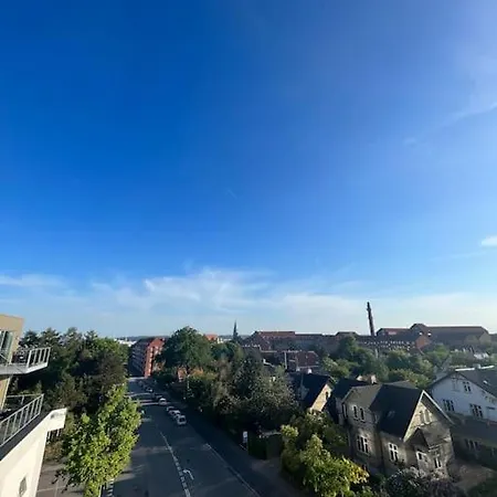 Luxury Penthouse, Location, 3 Bedrooms Apartment *