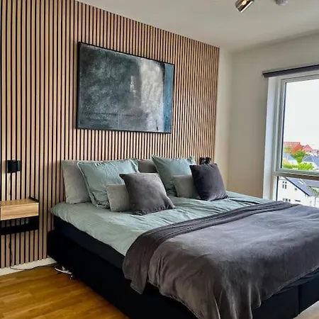Luxury Penthouse, Location, 3 Bedrooms *