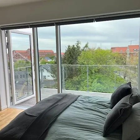 Apartment Luxury Penthouse, Location, 3 Bedrooms *