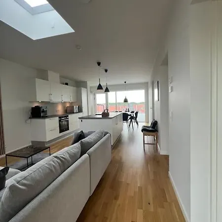 Luxury Penthouse, Location, 3 Bedrooms Apartament *